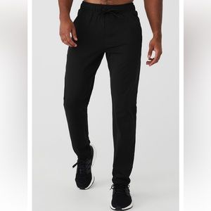 Alo Yoga Conquer Pulse Pant - Black in Size L
